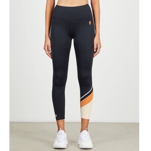 PE Nation workout set - Picture 9 of 9